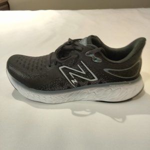 Men's New Balance black sneakers, size 9D